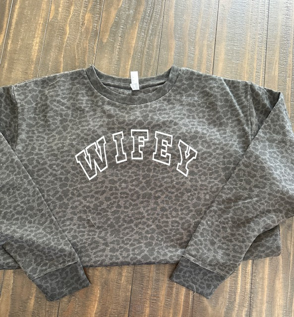 Wifey Leopard Crewneck Fashion